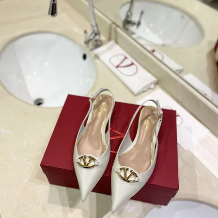 ヴァレンティノ サンダル