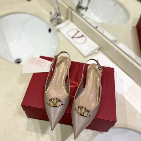 ヴァレンティノ サンダル