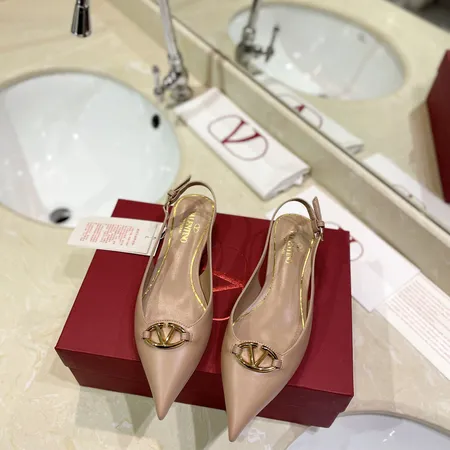 ヴァレンティノ サンダル