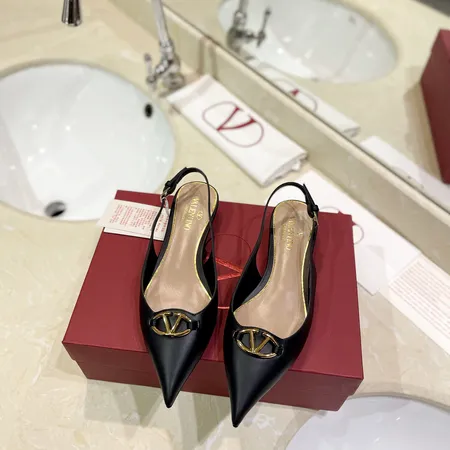 ヴァレンティノ サンダル