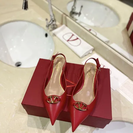 ヴァレンティノ サンダル