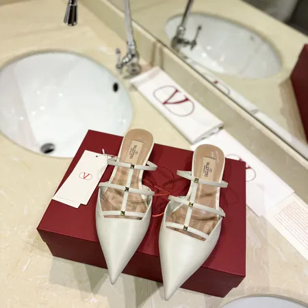 ヴァレンティノ スリッパ