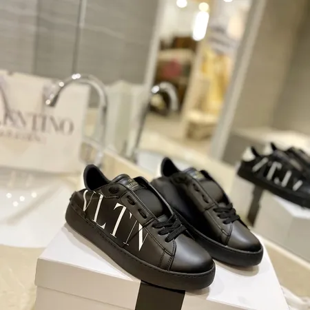 ヴァレンティノ カジュアルシューズ