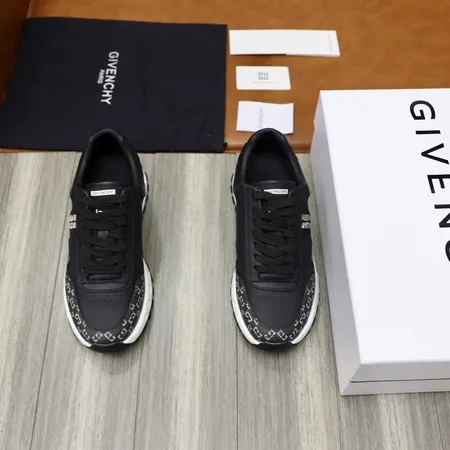 ジバンシィ スニーカー