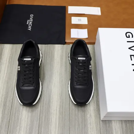 ジバンシィ スニーカー