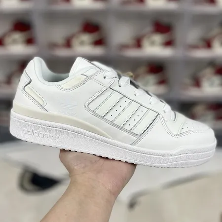 アディダス カジュアルシューズ