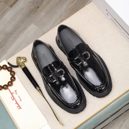 フェラガモ ビジネスシューズ