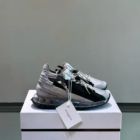 ジバンシィ スニーカー