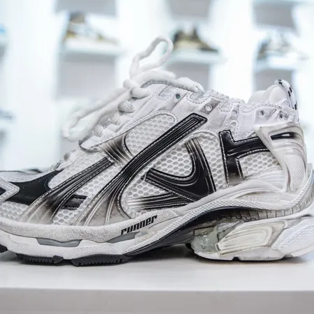 バレンシアガ スニーカー