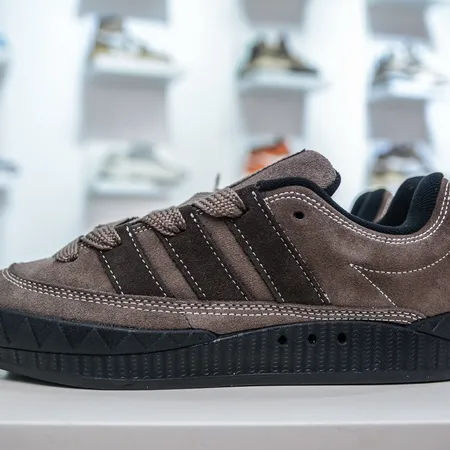 アディダス カジュアルシューズ