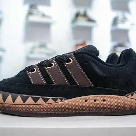 アディダス カジュアルシューズ