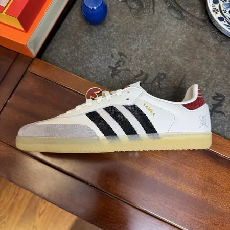 アディダス カジュアルシューズ