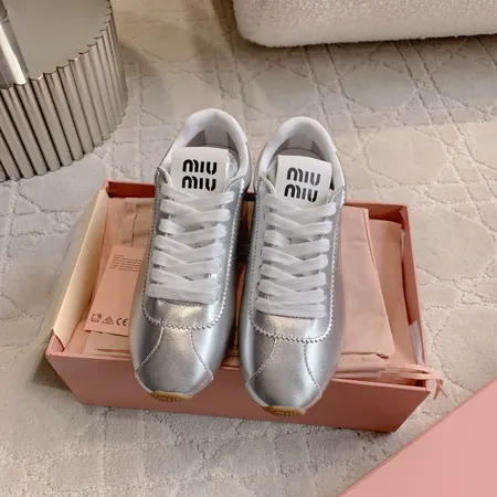 ミュウミュウ カジュアルシューズ