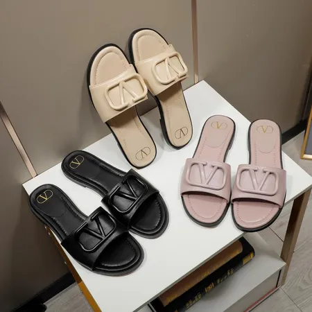 ヴァレンティノ スリッパ