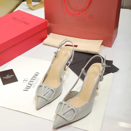 ヴァレンティノ サンダル