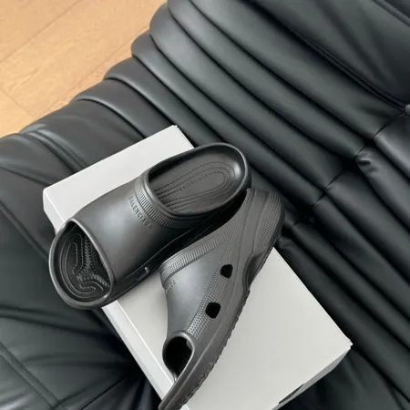 バレンシアガ スリッパ