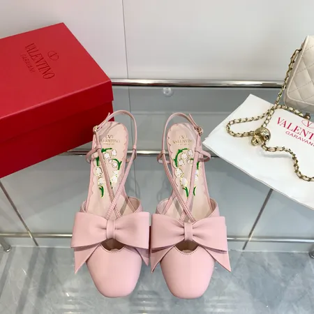 ヴァレンティノ サンダル