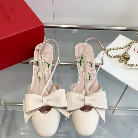 ヴァレンティノ サンダル