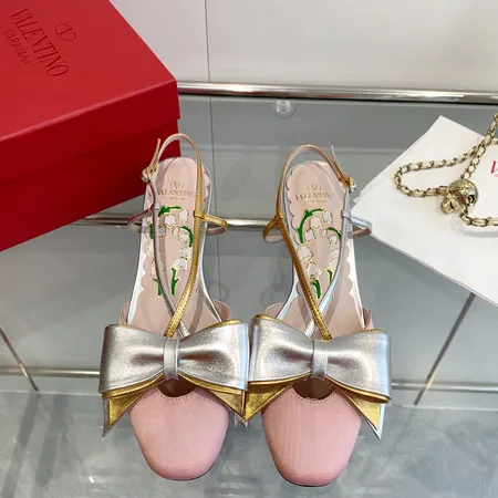 ヴァレンティノ サンダル