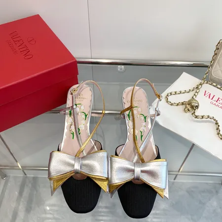 ヴァレンティノ サンダル