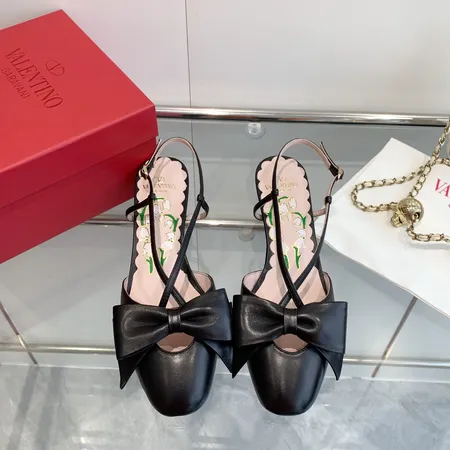 ヴァレンティノ サンダル