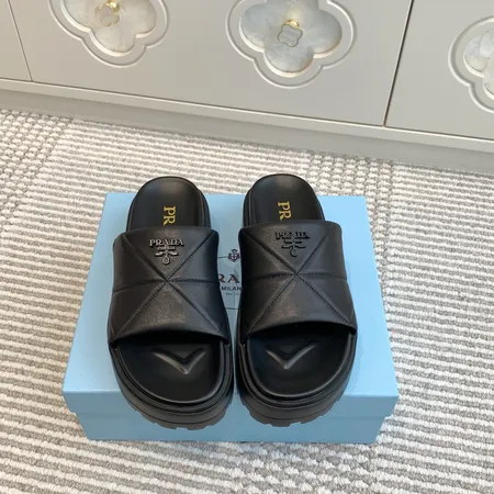 プラダ スリッパ