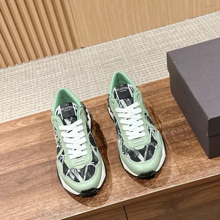 ヴァレンティノ スニーカー