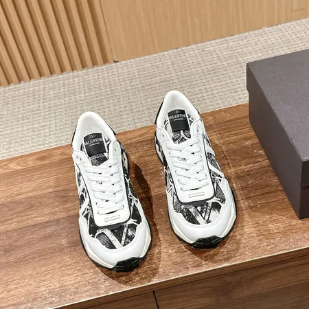 ヴァレンティノ スニーカー