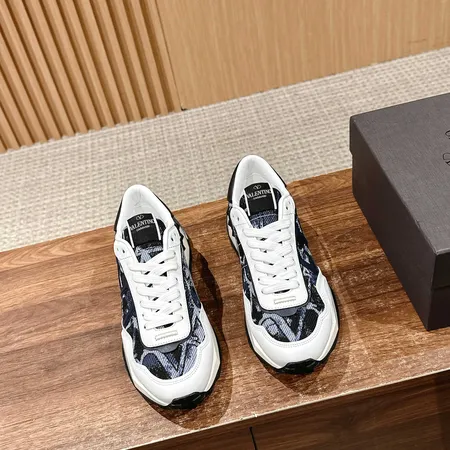 ヴァレンティノ スニーカー