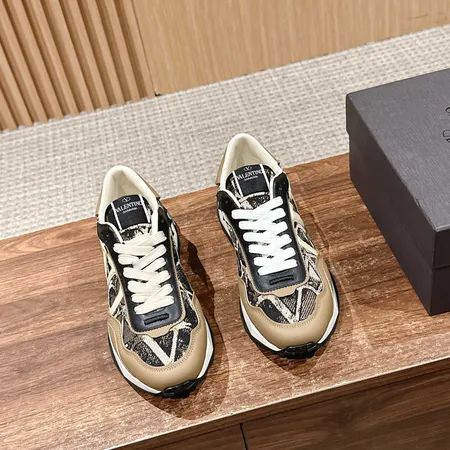 ヴァレンティノ スニーカー