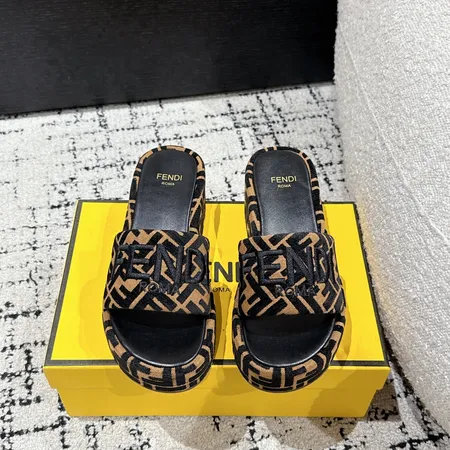 フェンディ スリッパ