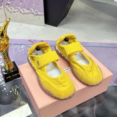 ミュウミュウ カジュアルシューズ