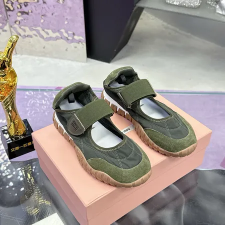 ミュウミュウ カジュアルシューズ