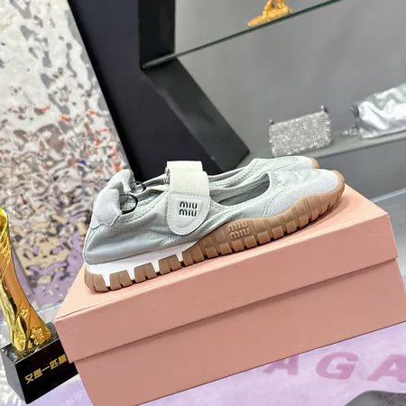 ミュウミュウ カジュアルシューズ