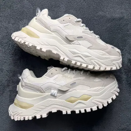 フィラ スニーカー