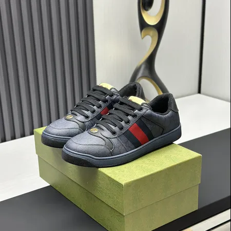 グッチ カジュアルシューズ