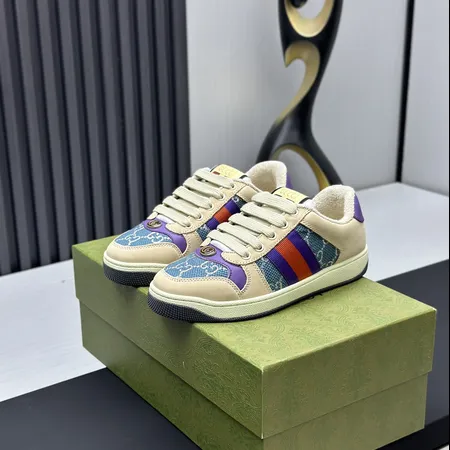 グッチ カジュアルシューズ