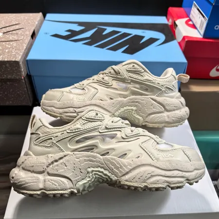 フィラ スニーカー