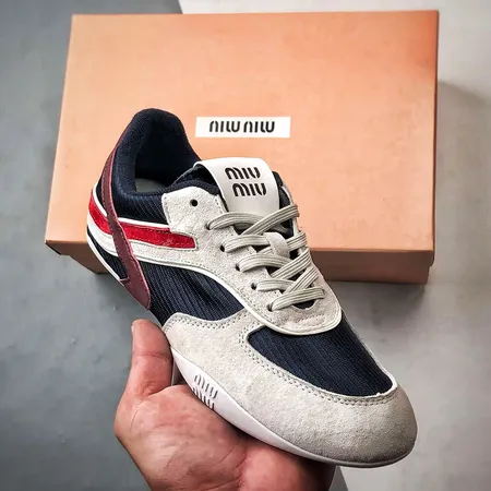 ミュウミュウ カジュアルシューズ