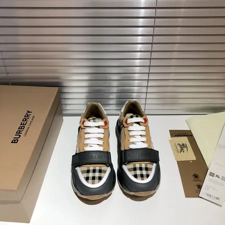 バーバリー ス スニーカー