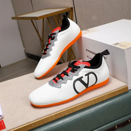 ヴァレンティノ スニーカー