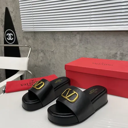 ヴァレンティノ スリッパ