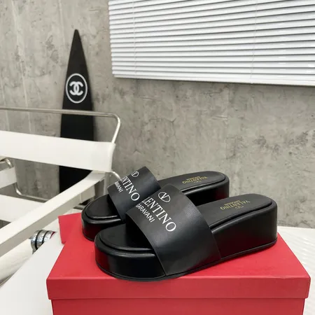 ヴァレンティノ スリッパ