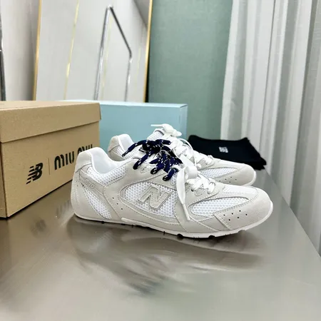 ミュウミュウ スニーカー