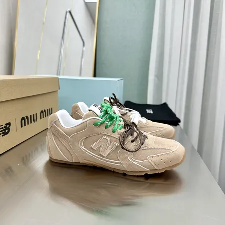 ミュウミュウ スニーカー