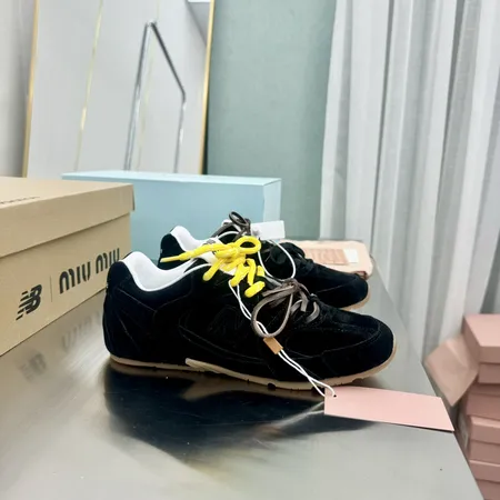 ミュウミュウ スニーカー