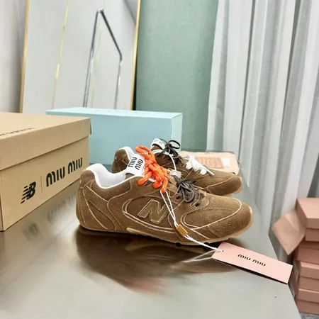 ミュウミュウ スニーカー