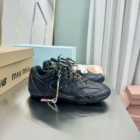 ミュウミュウ スニーカー