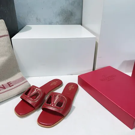 ヴァレンティノ スリッパ