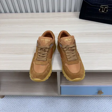 プラダ カジュアルシューズ